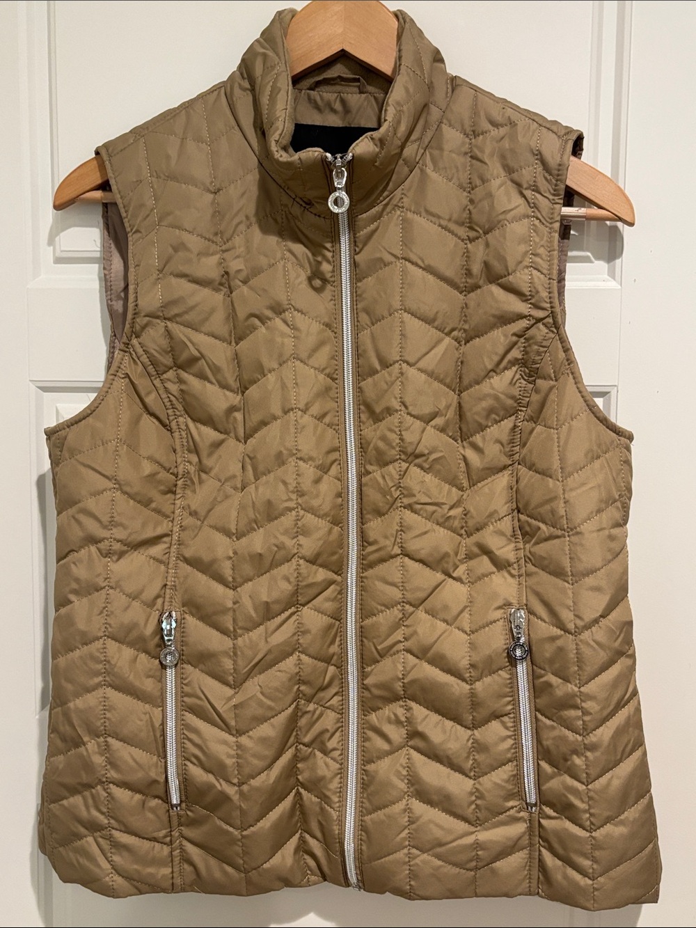 Marc New York Andrew Marc Taupe Chevron Quilted Puffer Vest Zip Pockets